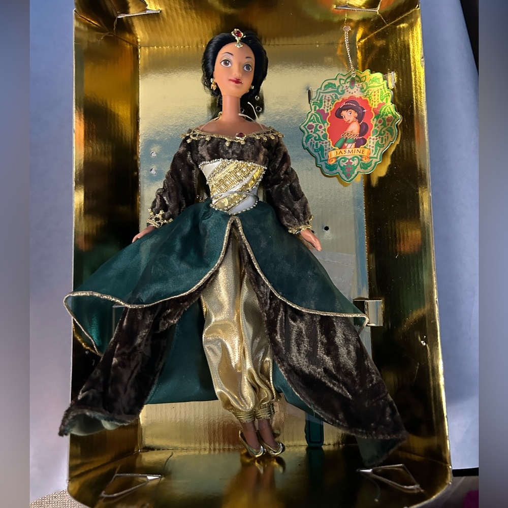 1999 Disney Princess Jasmine Holiday Doll Aladdin Mattel w/ Box